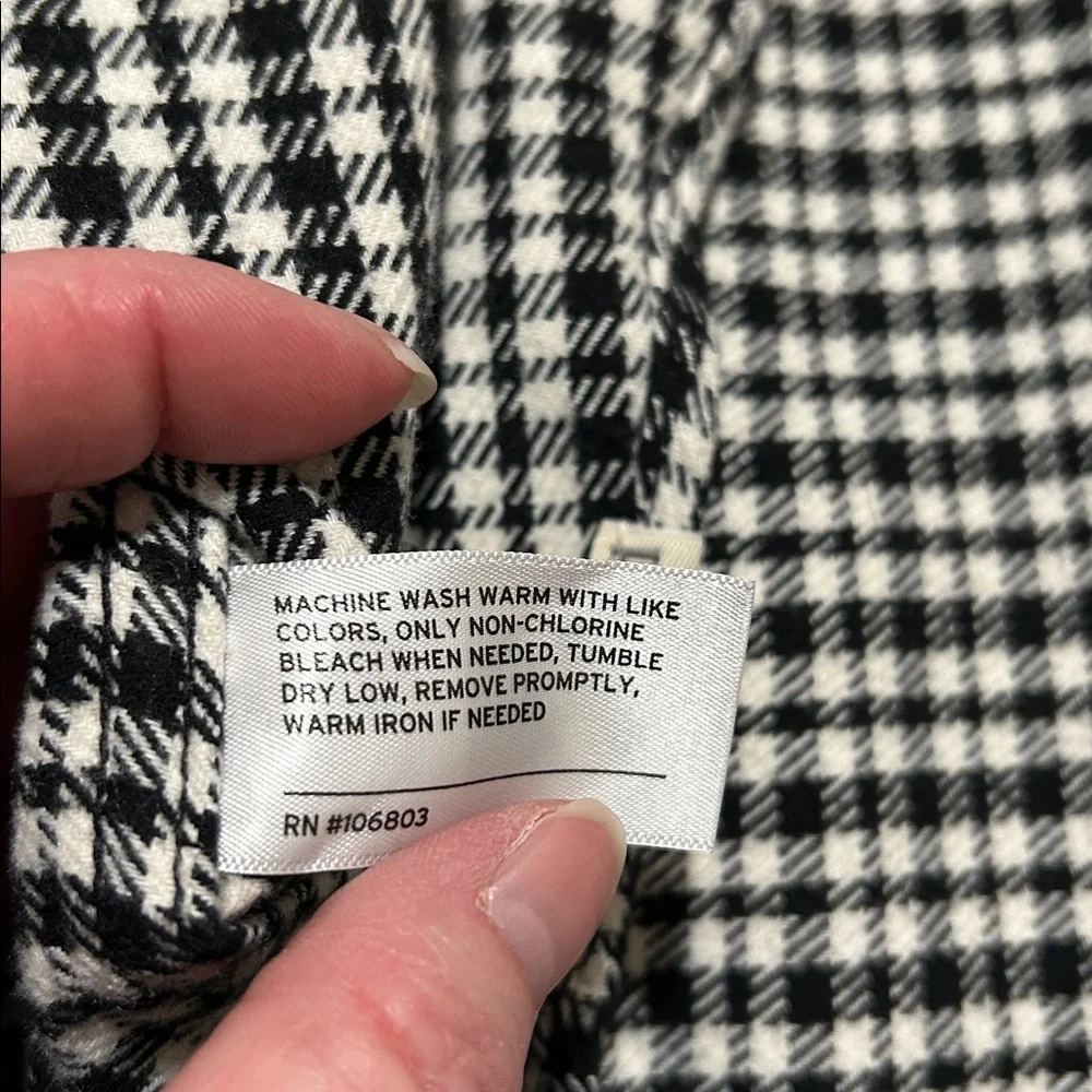 Duluth Trading Co Folklore Button-Front flannel- plaid  Print size large - Picture 11 of 12